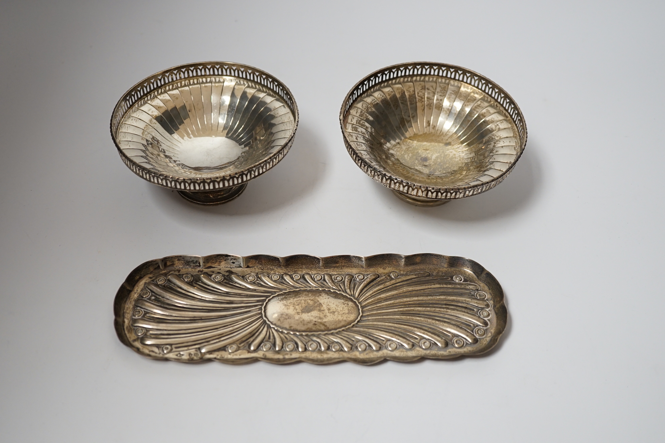 A pair of George V pierced silver bon bon dishes, Mappin & Webb, Birmingham, 1929, diameter 11cm and a silver pen tray.